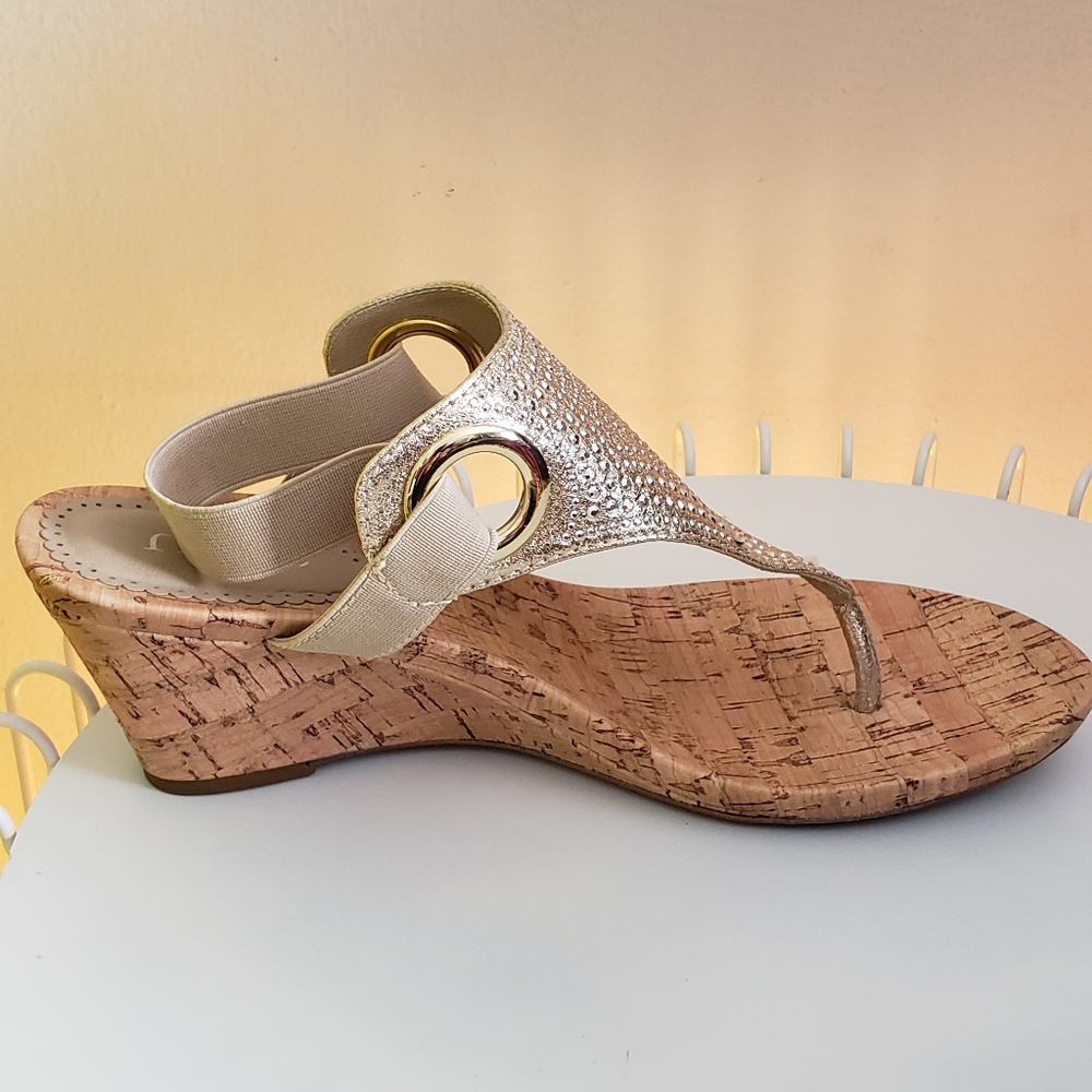 Rialto Womens sandals.